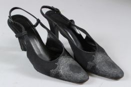 VERO CUOIO, A PAIR OF LADIES BLACK SATIN HIGH HEEL SHOES, size 39.