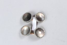 A PAIR OF CUFFLINKS.