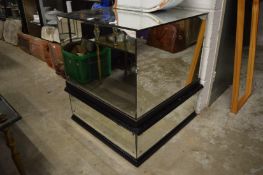 A mirrored plinth.