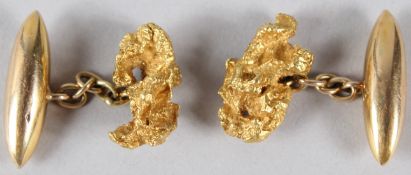 A PAIR OF YELLOW METAL NUGGET SHAPED CUFFLINKS. 12gms.
