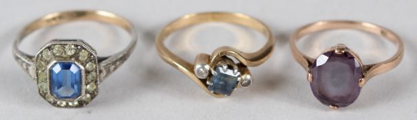 THREE 9CT GOLD AND GEM SET DRESS RINGS.