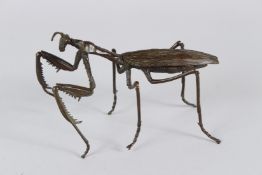 A LARGER JAPANESE OKIMONO ARTICULATED PRAYING MANTIS. 18cms long.