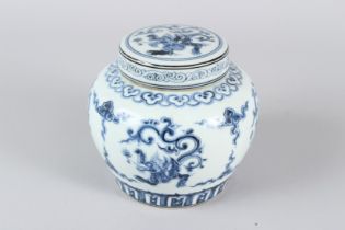 A CHINESE BLUE AND WHITE GINGER JAR AND COVER. 13cms high.