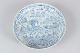 A QING DYNASTY BLUE AND WHITE DISH. 29cms diameter.