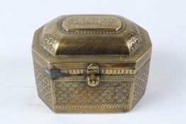A FINELY ENGRAVED 18TH CENTURY MUGHAL INDIAN BRASS PANDAN BOX. 14cms wide