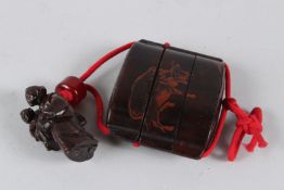 A LATE 19TH CENTURY / EARLY 20TH CENTURY JAPANESE LACQUER THREE SECTION INRO, decorated with a