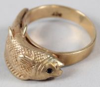AN UNUSUAL YELLOW METAL RING, the plain band mounted with a fish, band stamped 9ct.