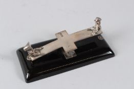 AN UNUSUAL SILVER DESK PAPERCLIP, modelled as a boy and a girl on a seesaw. London 1901. 14.5cms
