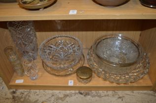 Quantity of glassware to include bowls etc.
