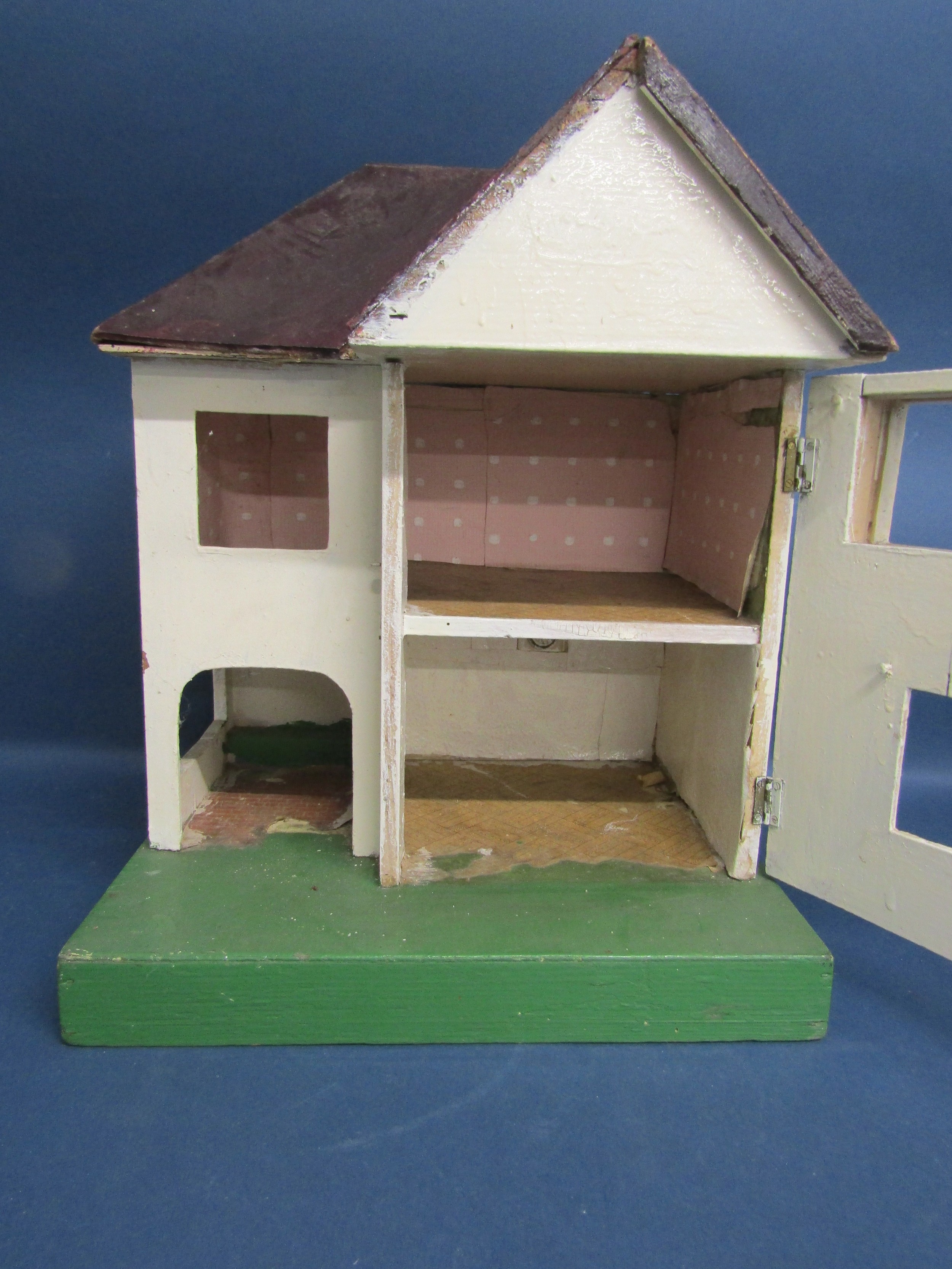 Dolls house with furniture includes metal mangle, fire and tea set, wooden furniture some with - Image 10 of 10