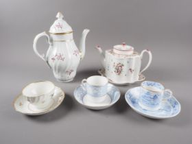 A New Hall pattern 195 castle teapot and stand (small chips) an early 19th century Worcester