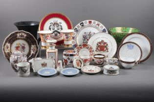 A Bloor Derby cabinet plate with floral and gilt decoration and armorial crest, 9" dia, a Minton