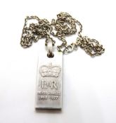 A ERII Silver Jubilee silver ingot on silver chain, 39.