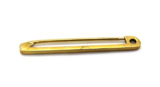 A 9ct gold bar brooch, stamped 9ct, 1.
