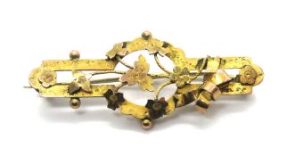 A 9ct gold bar brooch having foliate design, hallmarked 375, 2.6g.