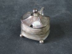 A large hallmarked silver condiment pot with Britol blue glass liner, 117.5g without glass.