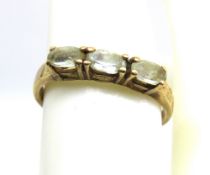 A 9ct gold three stone aquamarine ring, hallmarked 375, size O, 2g.