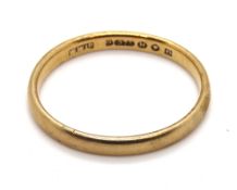 A 9ct gold ring, hallmarked 375, size S, 2.1g.