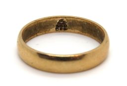 A 14ct gold ring, stamped 585, size P, 3.6g.
