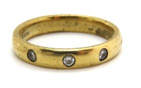 An 18ct gold ring set white three diamonds, hallmarked 750, size N-O, 4.7g.