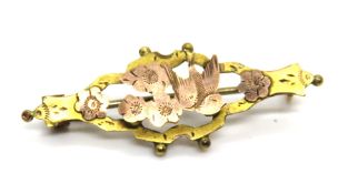 A vintage 9ct gold sweetheart brooch featuring bluebird and forget-me-not flowers, stamped 9ct, 1.