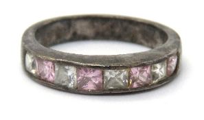 A 925 silver pink and white stone half eternity ring, size M.