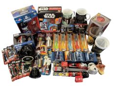 STAR WARS: A collection of vintage memorabilia, to include mugs, cups, PEZ dispensers and other