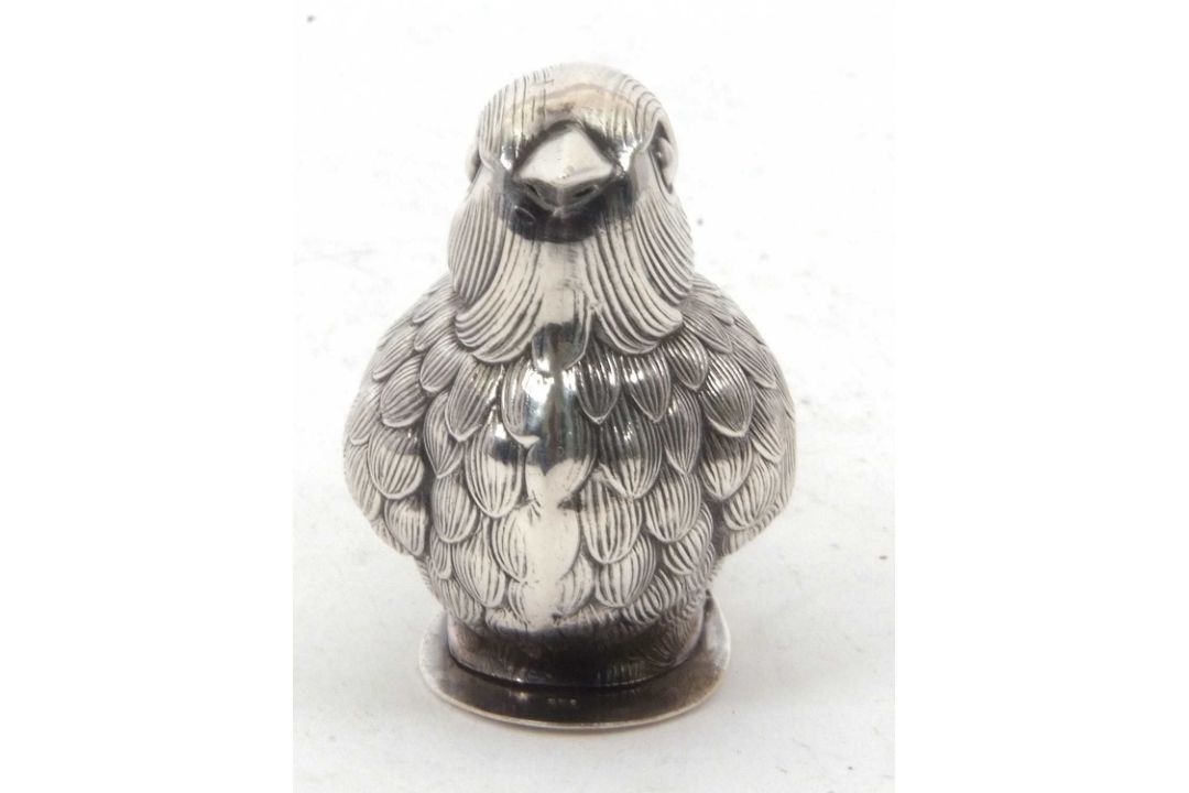 A white metal bird formed salt condiment, stamped 925, the naturalistic model bird with a hinged - Image 3 of 7