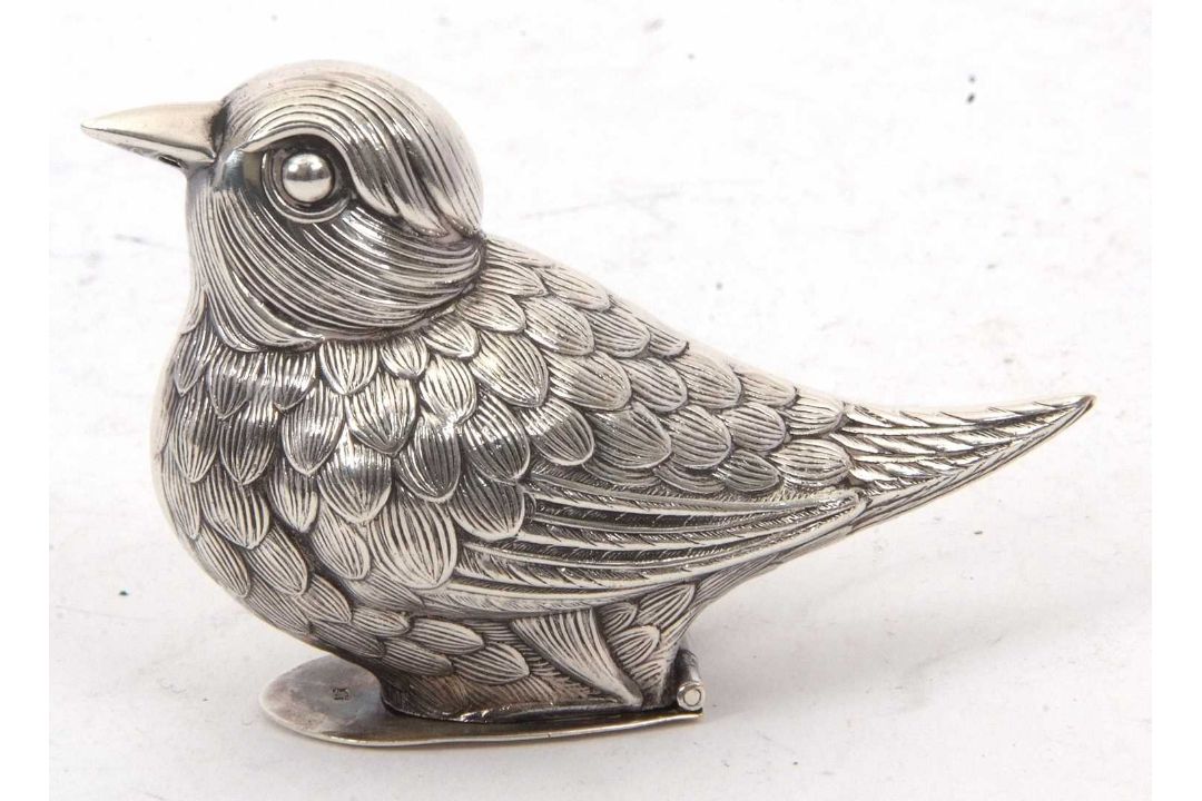A white metal bird formed salt condiment, stamped 925, the naturalistic model bird with a hinged - Image 4 of 7