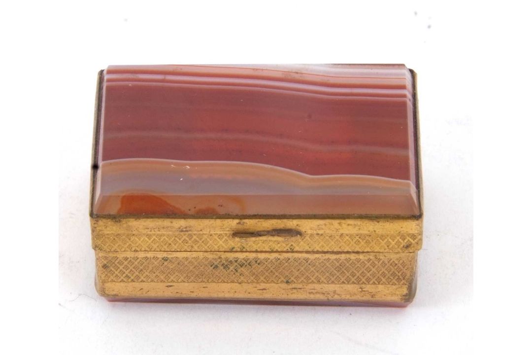 Mixed Lot: A Georgian enamel Bilston patch box, circa 1780 of oval form, the cover with dark blue - Image 8 of 16