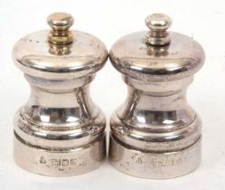 Pair of Elizabeth II silver salt and pepper mills, hallmarked for London 1995/96, makers mark for