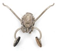 A Victorian skirt lifter, 12.5cm long