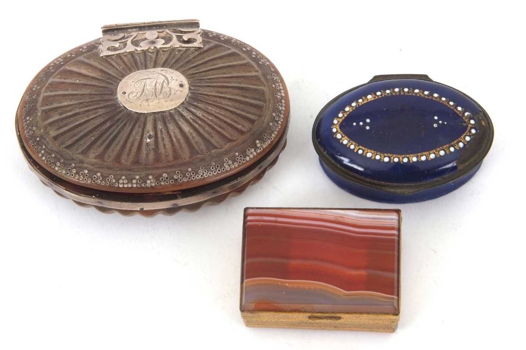 Mixed Lot: A Georgian enamel Bilston patch box, circa 1780 of oval form, the cover with dark blue - Image 2 of 16