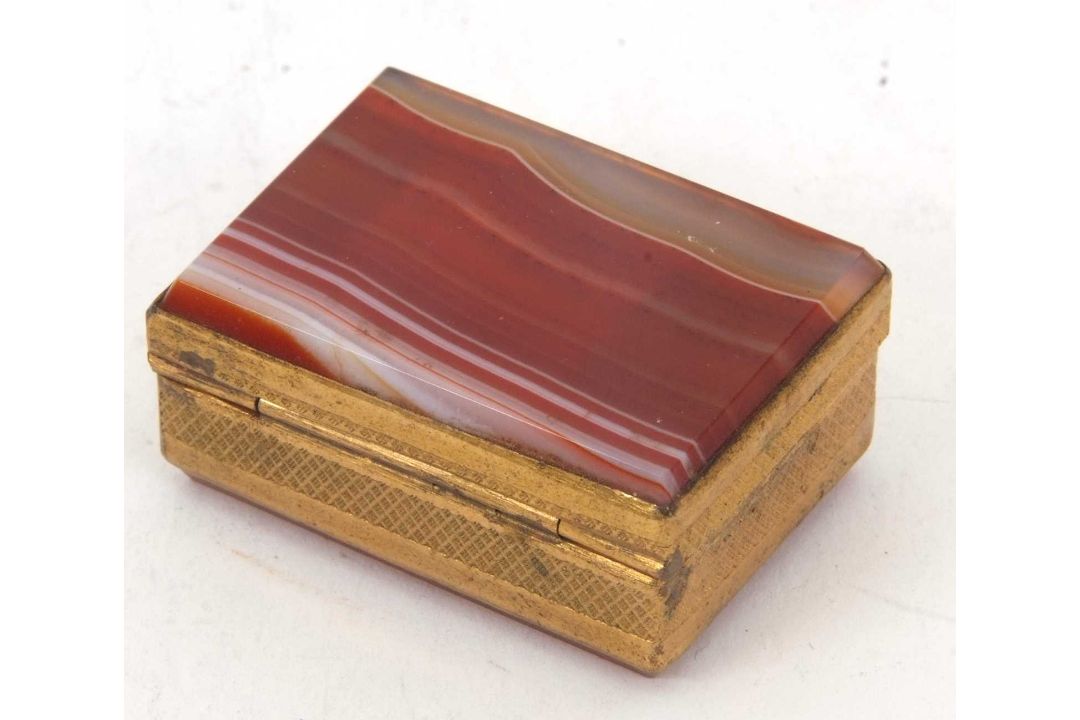 Mixed Lot: A Georgian enamel Bilston patch box, circa 1780 of oval form, the cover with dark blue - Image 9 of 16