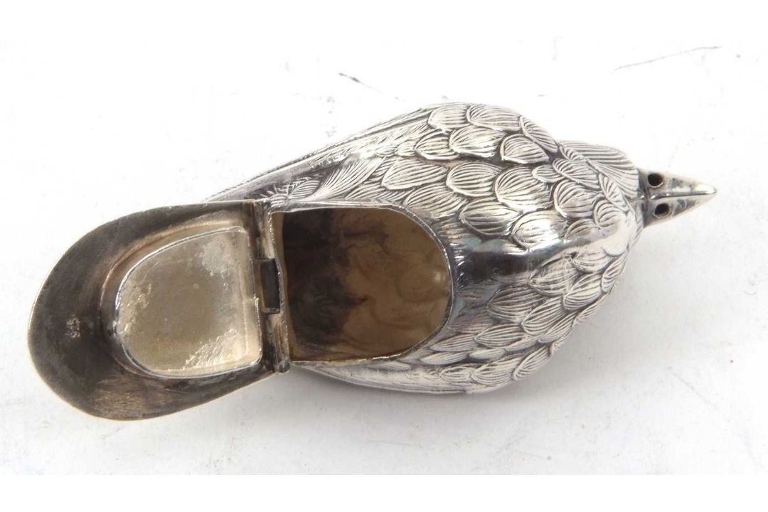 A white metal bird formed salt condiment, stamped 925, the naturalistic model bird with a hinged - Image 6 of 7