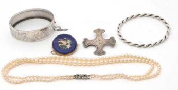 A mixed lot: to include a hnged bangle stamped 'Sterling', 18mm wide, 19.4g; a twisted silver