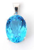 A 9ct white gold topaz pendant, the oval 'Swiss' blue topaz, 20 x 15mm, set in white gold with
