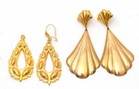Two pairs of repousse earrings, both with fittings stamped 375, 8.3g