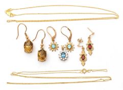 A mixed lot of jewellery: to include two 9ct trace chains, both stamped 375, 44cm and 56cm long, 1.