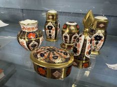Collection of Royal Crown Derby Old Imari wares, pattern 1128 comprising salt and pepper pots (