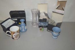 Small group of glass and cermaic items, Wedgewood, Jasper ware small vase, glass vase and other