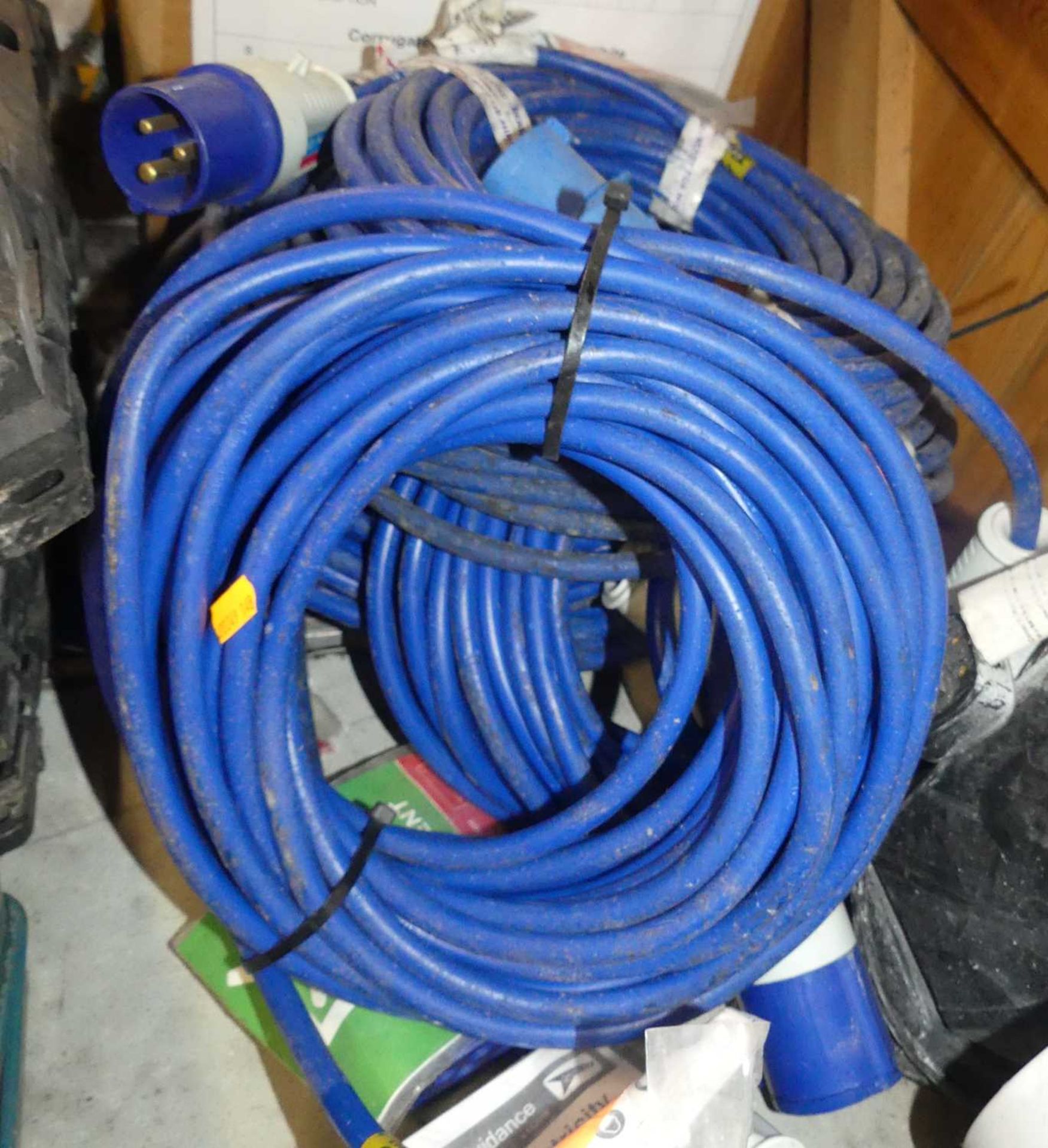 A quantity of heavy duty electric RCD240 / 110volt lengths of electrical cable