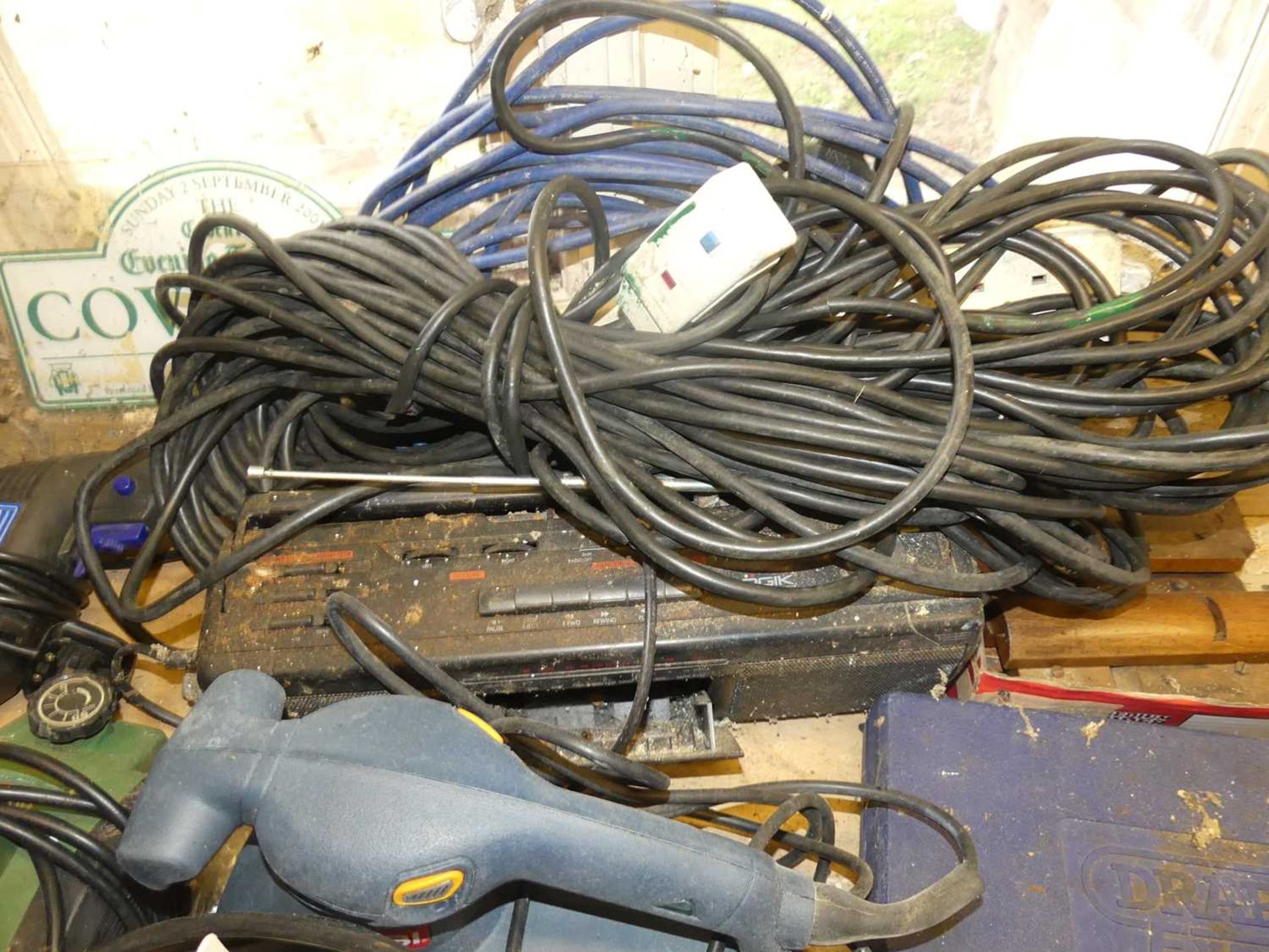 A wooden workbench with vice; together with a large number of mixed tools, to include various - Image 5 of 5
