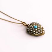 An Edwardian gilt metal seed pearl and turquoise set heart shaped pendant, width 14mm on 9ct gold
