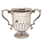 AN EARLY GEORGE V SILVER TROPHY CUP, MILITARY INTEREST.