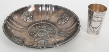 Lot versilbertes dabei eine Schale mit Obst- und Blumendekor, Durchmesser ca. 23,5 cm sowie 1