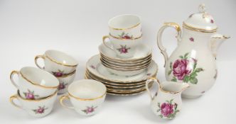 Kaffeeservice Dresden, Oscar Schaller mit Rosendekor und Goldrand. Bestehend aus 6 Kuchenteller, 6