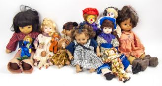 Lot Clowns und Puppen aus Auflösung, verschiedene Marken, Modelle und Größen.