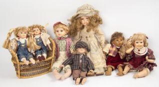 Lot Puppen und Zubehör aus Auflösung, verschiedene Marken, Modelle und Größen.