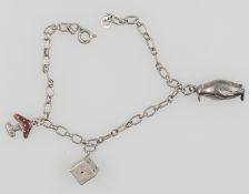 Charm -Armband, mit drei Abhängungen, Silber 835. Länge: ca. 18 cm.
